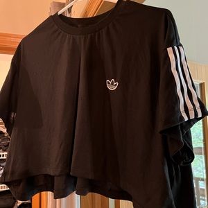 Adidas cropped t shirt size medium